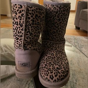 Women’s size 8 cheetah print Uggs. Lightly worn small scuff pictured on back